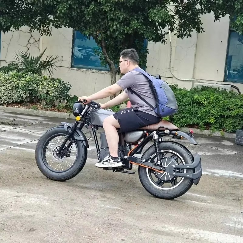 ヴィンテージスタイルのCG125電動バイク、5000Wモータ - Brake Disc Motorcycle のレビューと価格